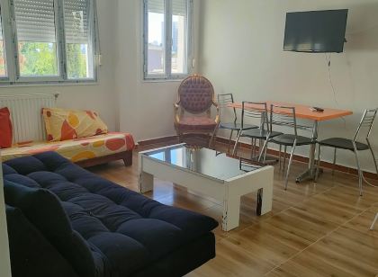 Un f 2 Bien Aménagé Pour vos Vacances et Passage à Annaba
