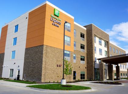 Holiday Inn Express & Suites OMAHA - MILLARD AREA by IHG
