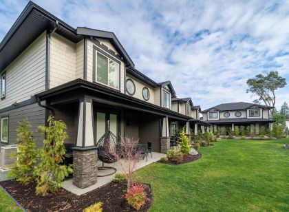 Sunrise Ridge Waterfront Resort