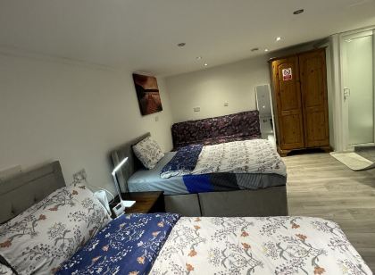 North Avenue Guest House Ltd, Heathrow Airport-Free Parking