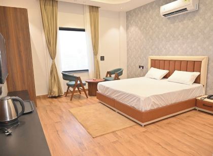 Purav Hotel