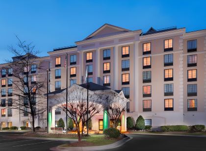 Holiday Inn & Suites Raleigh-Cary (I-40 @Walnut St)