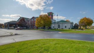 holiday-inn-express-and-suites-oshkosh-sr-41
