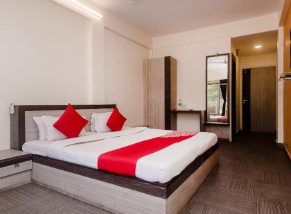 OYO 26206 Hotel Paras