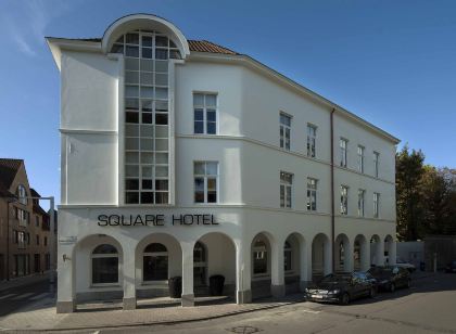 Square Hotel