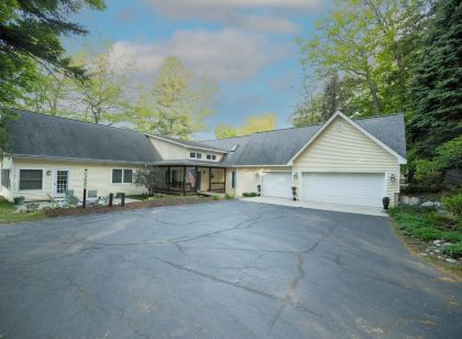 Large house on beautiful lake, adjoins Sleeping Bear Dunes National Lakeshore