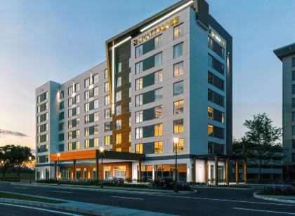 Hyatt Place Montreal Airport