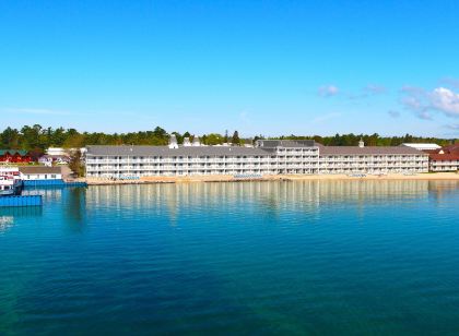 Hamilton Inn Select Beachfront Mackinaw City