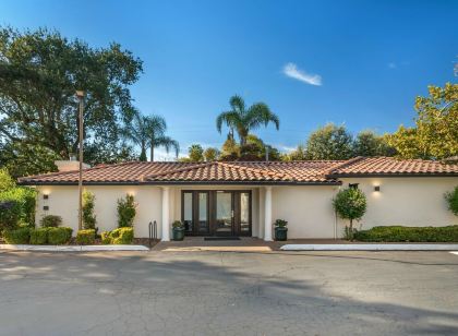 大學公園旅館套房飯店