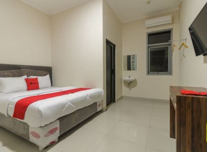 RedDoorz Plus Near RS PMI Bogor