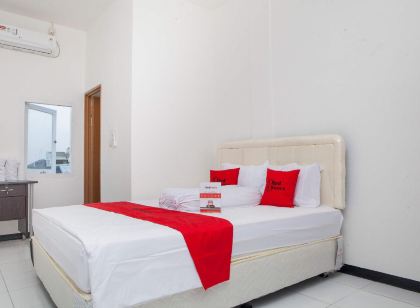 RedDoorz near Telkom Corporate University