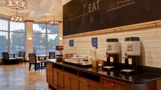 hampton-inn-and-suites-greenville-downtown-riverplace