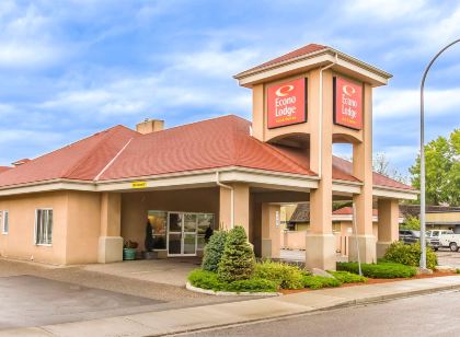 Econo Lodge Inn & Suites