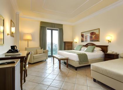 Hotel Athena
