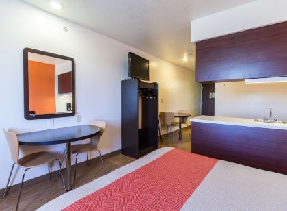 모텔 6 샌더스키 - 후론