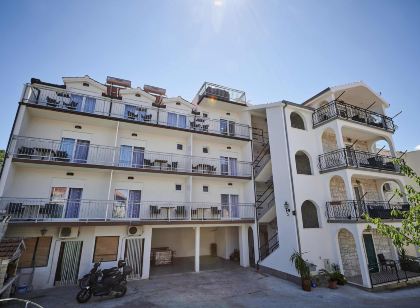 Apartments & Rooms Žaja