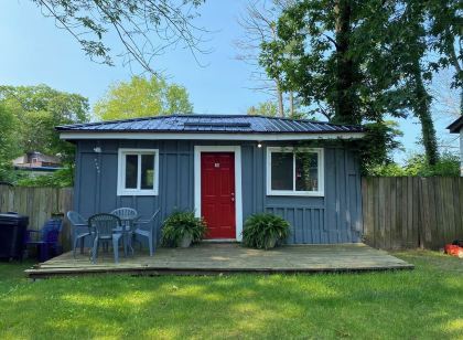 Cute Wasaga Beach Studio cottage 2 min. walk to beach 1!