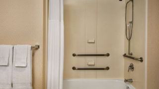 hampton-inn-and-suites-by-hilton-langley-surrey