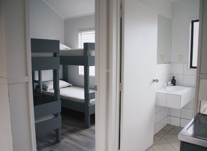 Hugo & Carters Backpackers & Motel