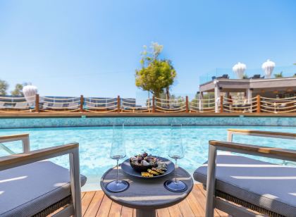Qlusive Hotel