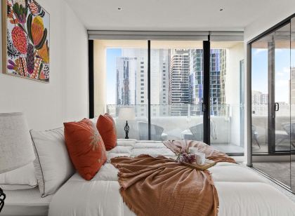 A 3BR with City Views Near Queen Victoria Market