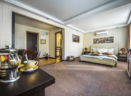 City Hotel