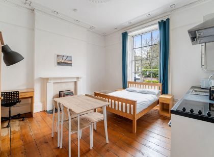 Westbourne Place Rooms - by Clifton Short Lets