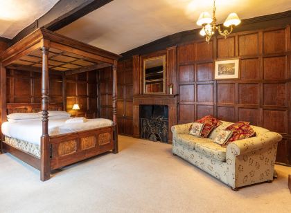 The New Inn by Roomsbooked