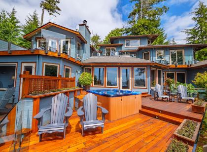 Snug Harbour Inn