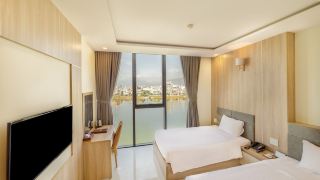 lake-view-hotel