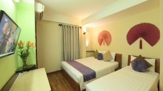 holiday-lakeview-hotel