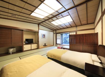 船で行く秘湯 大牧温泉