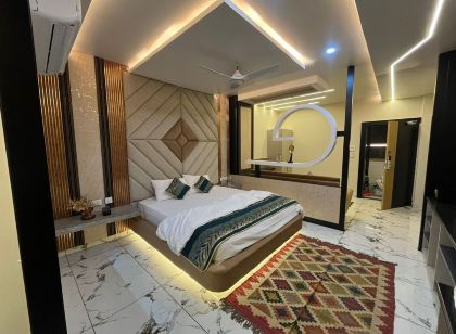 The Hotel Emerald