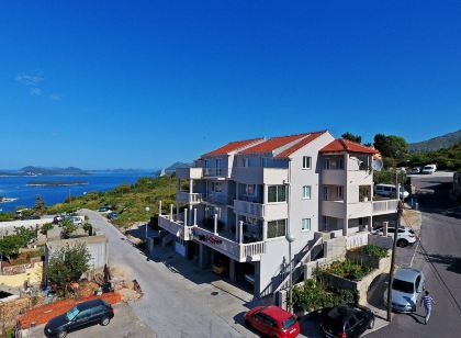 Apartments Villa Dadić