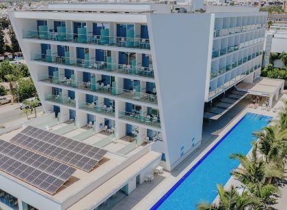 Seasons Hotel (Adults Only)