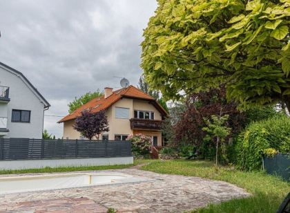 Spacious Garden Villa | 16 Guests