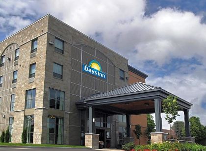 Days Inn by Wyndham Levis