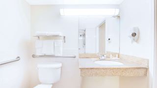 days-inn-and-suites-by-wyndham-laredo