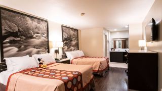 super-8-by-wyndham-anaheim-disneyland-drive