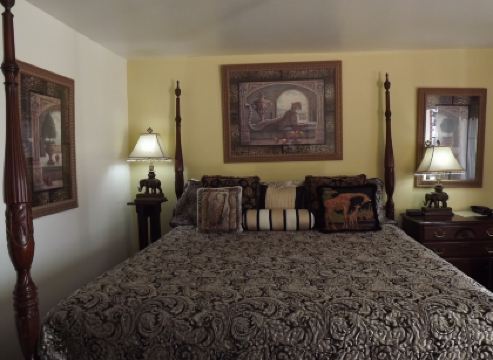 Crest Country Inn