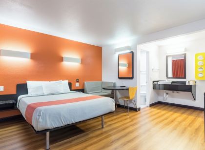 Motel 6 Riverside, CA - UCR East