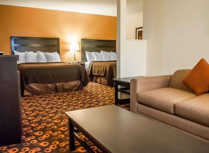 Econo Lodge Inn & Suites