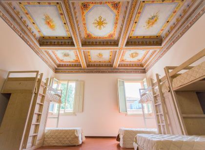 Student's Hostel Estense