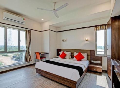 The Grand Imperial Hotel