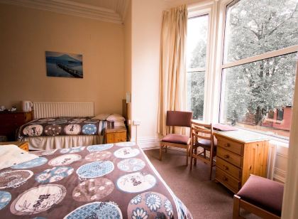 Pinegrove Hotel
