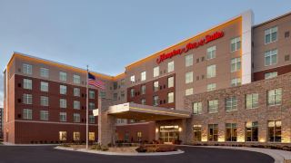 hampton-inn-and-suites-rosemont-chicago-o-hare