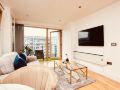 deluxe-city-centre-apt-balcony-view-free-parking