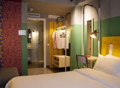 Room00 Valencia Hostel