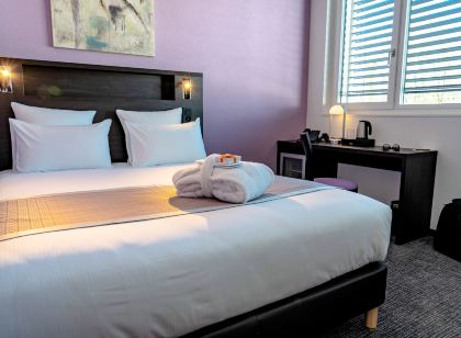 Nash Pratik Hotel
