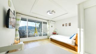 ganghwa-sunset-packed-spa-bed-and-breakfast